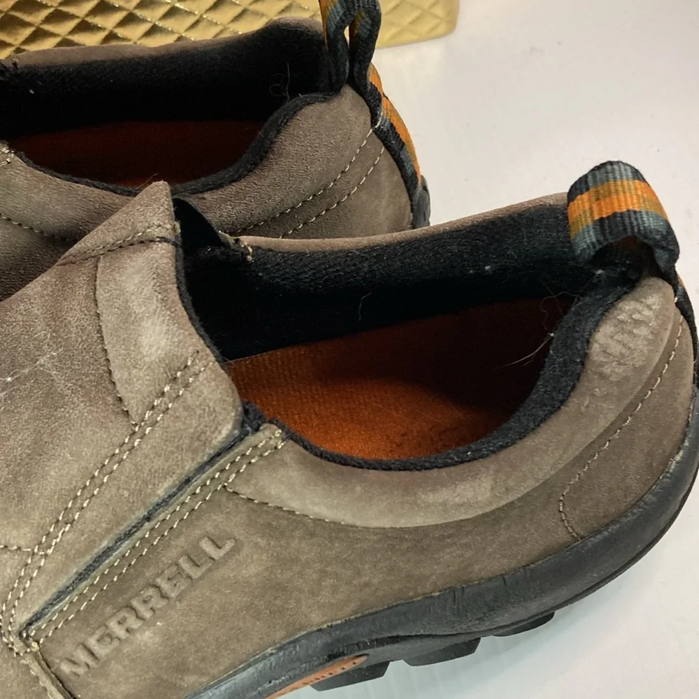 Men’s‎ 8 Merrell brown chukka slip ons. Rugged sole. Box 16